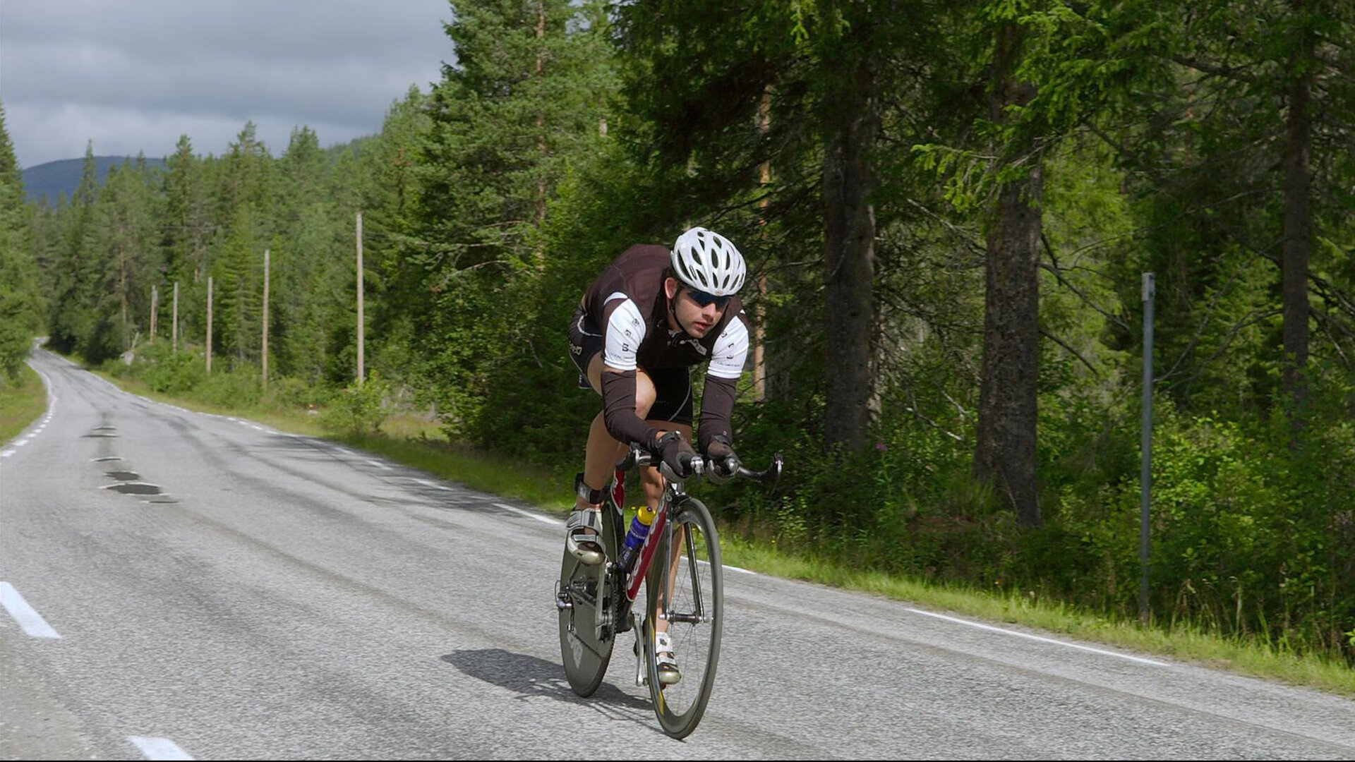 自由泳接力突尼斯男队配合默契，4×200自由泳接力世界记录